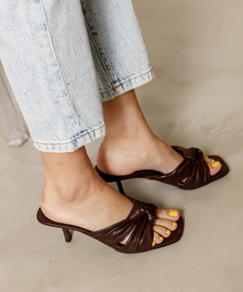 SHAGGIE(シャギー)の「ツイストミッドヒールサンダル(サンダル・レディース・ブラック/ブラウン・S/M/L)」の14枚目の写真