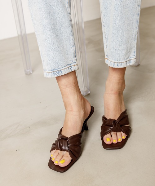 SHAGGIE(シャギー)の「ツイストミッドヒールサンダル(サンダル・レディース・ブラック/ブラウン・S/M/L)」の12枚目の写真