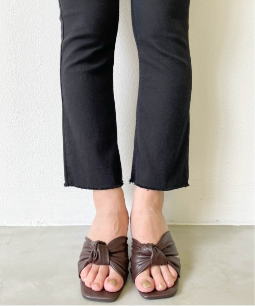 SHAGGIE(シャギー)の「ツイストミッドヒールサンダル(サンダル・レディース・ブラック/ブラウン・S/M/L)」の16枚目の写真