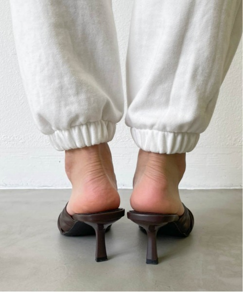 SHAGGIE(シャギー)の「ツイストミッドヒールサンダル(サンダル・レディース・ブラック/ブラウン・S/M/L)」の21枚目の写真