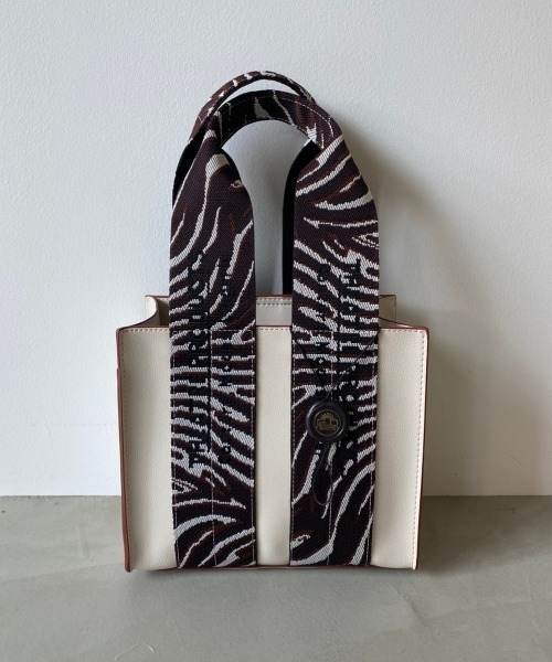 THEATRE PRODUCTS（シアタープロダクツ）の「FAKE LEATHER ANIMAL JACQUARD BAG（ハンドバッグ・レディース・ブラック/アイボリー・FREE）」の9枚目の写真