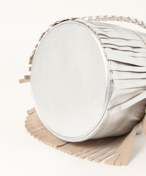 J&M Davidson（ジェイアンドエムデヴィッドソン）の「カーニバル M ウイズ スタッズ（ショルダーバッグ・レディース・シルバー・FREE）」の6枚目の写真