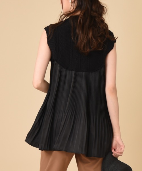 INTERPLANET（インタープラネット）の「【ｄｏｌｌ　ｕｐ　ｏｏｐｓ】ケーブルニットドッキングプリーツノースリブラウス（シャツ/ブラウス・レディース・ホワイト/ブラック/ライトベージュ・FREE）」の8枚目の写真