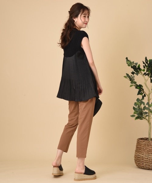 INTERPLANET（インタープラネット）の「【ｄｏｌｌ　ｕｐ　ｏｏｐｓ】ケーブルニットドッキングプリーツノースリブラウス（シャツ/ブラウス・レディース・ホワイト/ブラック/ライトベージュ・FREE）」の11枚目の写真