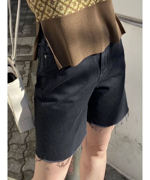 EMODA(エモダ)の「ハーフジャストウエストジーンズ(デニムパンツ・レディース・ブラック/ブルー・SMALL/MEDIUM)」の2枚目の写真