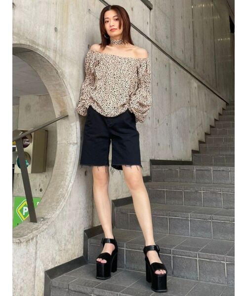 EMODA(エモダ)の「ハーフジャストウエストジーンズ(デニムパンツ・レディース・ブラック/ブルー・SMALL/MEDIUM)」の11枚目の写真