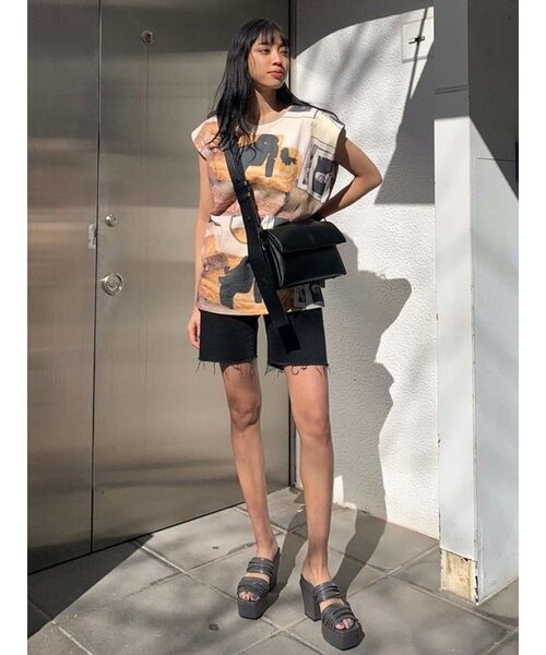 EMODA(エモダ)の「ハーフジャストウエストジーンズ(デニムパンツ・レディース・ブラック/ブルー・SMALL/MEDIUM)」の13枚目の写真