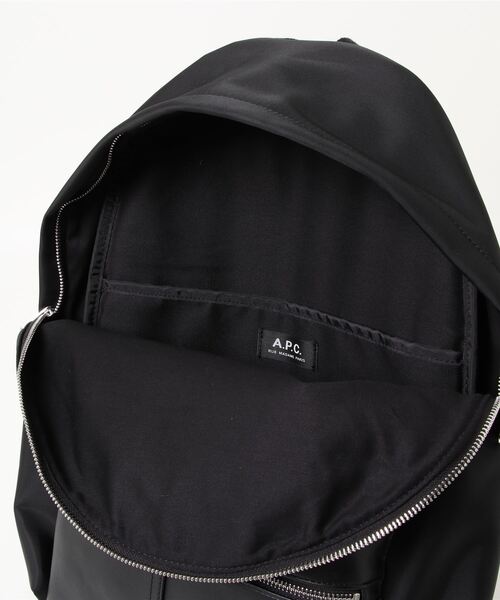 A.P.C.（アーペーセー）の「SAC A DOS CAMDEM　21AC（バックパック/リュック・メンズ・ホワイト・ONESIZE）」の2枚目の写真