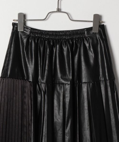 PAGEBOY（ページボーイ）の「フェイクレザープリーツスカート（スカート・レディース・ブラック/アイボリー・FREE）」の13枚目の写真