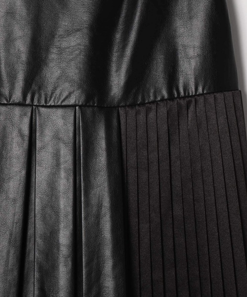 PAGEBOY（ページボーイ）の「フェイクレザープリーツスカート（スカート・レディース・ブラック/アイボリー・FREE）」の14枚目の写真