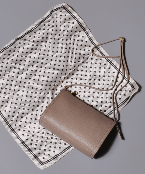 cache cache（カシュ カシュ）の「カシュカシュ cachecache / WEB限定スカーフ付ボックスショルダー（ショルダーバッグ・レディース・ブラック/グレー/レッド/ピンク/グリーン/マスタード/ダークベージュ・FREE）」の13枚目の写真