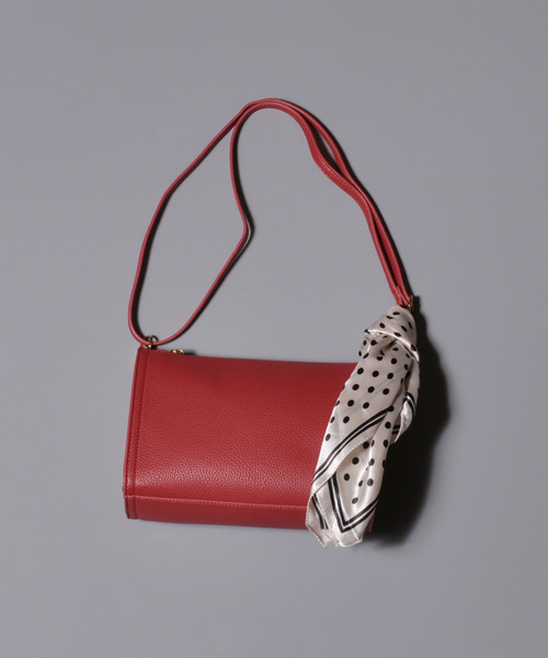 cache cache（カシュ カシュ）の「カシュカシュ cachecache / WEB限定スカーフ付ボックスショルダー（ショルダーバッグ・レディース・ブラック/グレー/レッド/ピンク/グリーン/マスタード/ダークベージュ・FREE）」の15枚目の写真