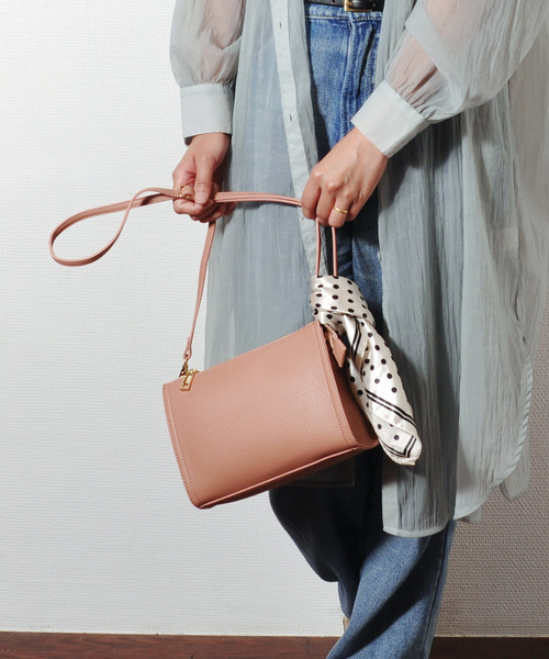 cache cache（カシュ カシュ）の「カシュカシュ cachecache / WEB限定スカーフ付ボックスショルダー（ショルダーバッグ・レディース・ブラック/グレー/レッド/ピンク/グリーン/マスタード/ダークベージュ・FREE）」の19枚目の写真