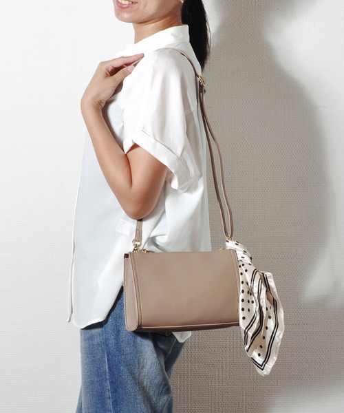 cache cache（カシュ カシュ）の「カシュカシュ cachecache / WEB限定スカーフ付ボックスショルダー（ショルダーバッグ・レディース・ブラック/グレー/レッド/ピンク/グリーン/マスタード/ダークベージュ・FREE）」の21枚目の写真