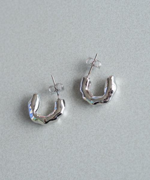 Kastane（カスタネ）の「【fiw.】リフレクションフープピアス小（ピアス（両耳用）・レディース・シルバー/ゴールド・FREE）」の2枚目の写真