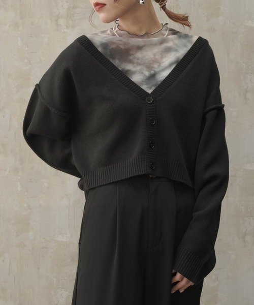 Lull(ルル)の「【Lull / ルル】ショートVネックニットカーディガン(カーディガン/ボレロ・レディース・オレンジ/グリーン/ライム/ブルー/パープル/ブラック・ONESIZE)」の2枚目の写真