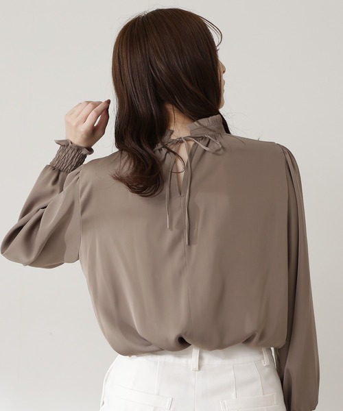 N.(N. Natural Beauty Basic)(エヌエヌナチュラルビューティーベーシック)の「◆フリルネックバックリボンブラウス(シャツ/ブラウス・レディース・ベージュ/ナチュラル/グリーン・MEDIUM)」の5枚目の写真