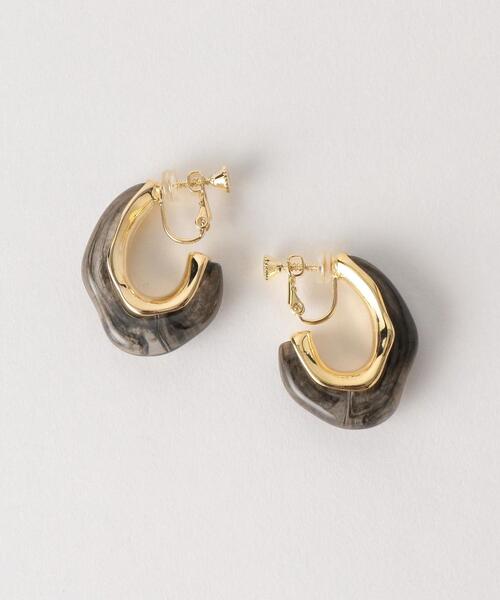 green label relaxing(グリーンレーベルリラクシング)の「マーブル メタル フープ イヤリング(イヤリング・レディース・ライトグレー/ベージュ/その他1・FREE)」の1枚目の写真