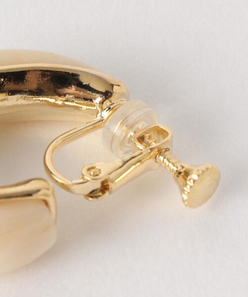 green label relaxing(グリーンレーベルリラクシング)の「マーブル メタル フープ イヤリング(イヤリング・レディース・ライトグレー/ベージュ/その他1・FREE)」の4枚目の写真