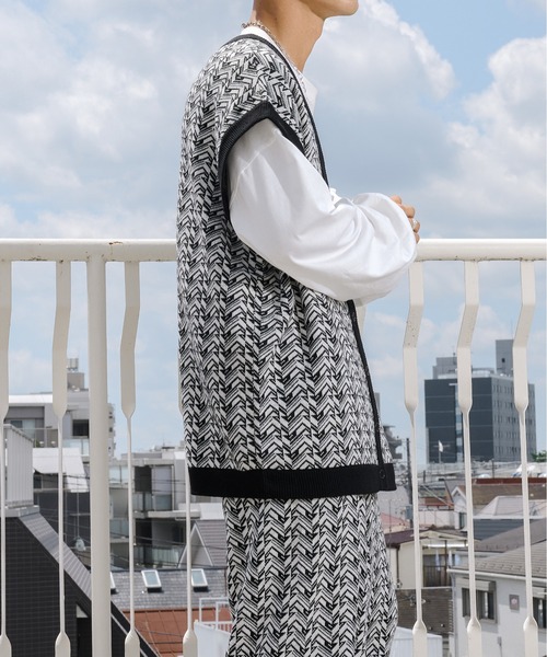 Ellno Loset（エルノロゼット）の「ジオメ柄ニットベスト（セットアップ対応）（ベスト・メンズ・ブラック/ダークグリーン・MEDIUM/LARGE）」の22枚目の写真