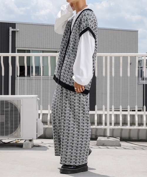 Ellno Loset（エルノロゼット）の「ジオメ柄ニットベスト（セットアップ対応）（ベスト・メンズ・ブラック/ダークグリーン・MEDIUM/LARGE）」の18枚目の写真