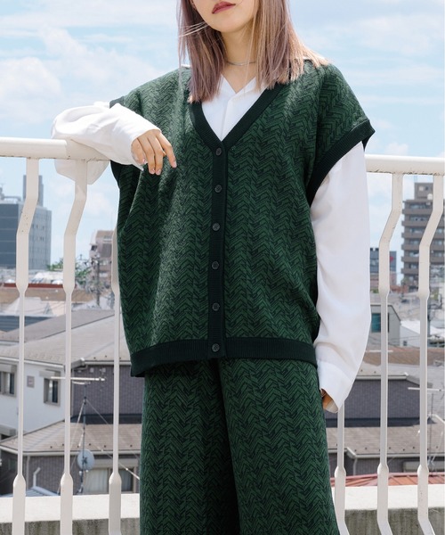 Ellno Loset（エルノロゼット）の「ジオメ柄ニットベスト（セットアップ対応）（ベスト・メンズ・ブラック/ダークグリーン・MEDIUM/LARGE）」の20枚目の写真