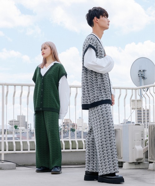 Ellno Loset（エルノロゼット）の「ジオメ柄ニットベスト（セットアップ対応）（ベスト・メンズ・ブラック/ダークグリーン・MEDIUM/LARGE）」の19枚目の写真