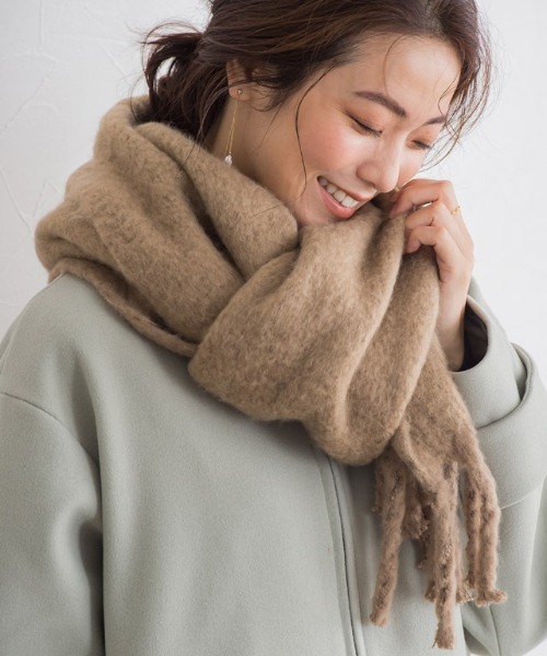 Pierrot（ピエロ）の「ふんわりストール（ストール/ショール・レディース・ベージュ/ブラック/ピンクベージュ/アイボリー・FREE）」の3枚目の写真