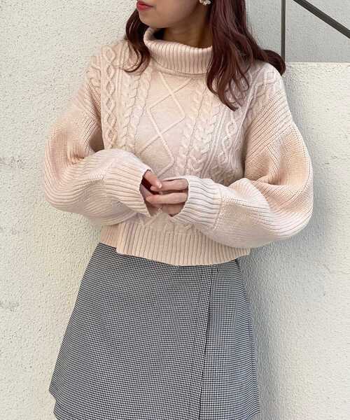 MAJESTIC LEGON(マジェスティックレゴン)の「ショートボリュームニット(ニット/セーター・レディース・アイボリー/ベージュ/ブラック/サンドベージュ/オフホワイト・SMALL/MEDIUM)」の3枚目の写真