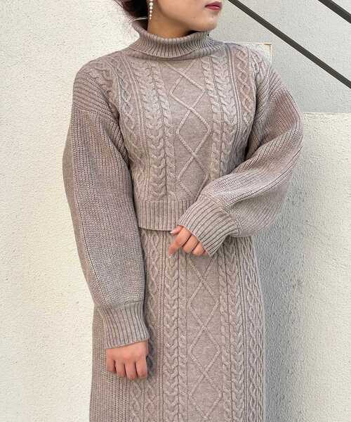 MAJESTIC LEGON(マジェスティックレゴン)の「ショートボリュームニット(ニット/セーター・レディース・アイボリー/ベージュ/ブラック/サンドベージュ/オフホワイト・SMALL/MEDIUM)」の17枚目の写真