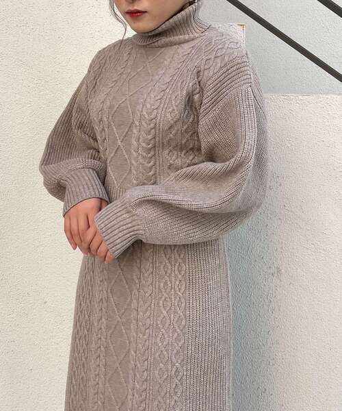 MAJESTIC LEGON(マジェスティックレゴン)の「ショートボリュームニット(ニット/セーター・レディース・アイボリー/ベージュ/ブラック/サンドベージュ/オフホワイト・SMALL/MEDIUM)」の18枚目の写真