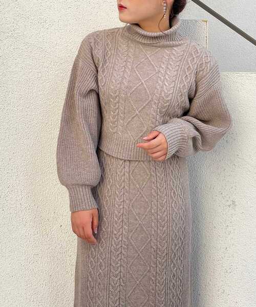 MAJESTIC LEGON(マジェスティックレゴン)の「ショートボリュームニット(ニット/セーター・レディース・アイボリー/ベージュ/ブラック/サンドベージュ/オフホワイト・SMALL/MEDIUM)」の7枚目の写真