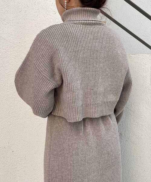 MAJESTIC LEGON(マジェスティックレゴン)の「ショートボリュームニット(ニット/セーター・レディース・アイボリー/ベージュ/ブラック/サンドベージュ/オフホワイト・SMALL/MEDIUM)」の14枚目の写真