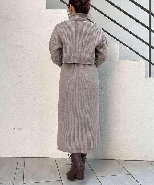 MAJESTIC LEGON(マジェスティックレゴン)の「ショートボリュームニット(ニット/セーター・レディース・アイボリー/ベージュ/ブラック/サンドベージュ/オフホワイト・SMALL/MEDIUM)」の22枚目の写真