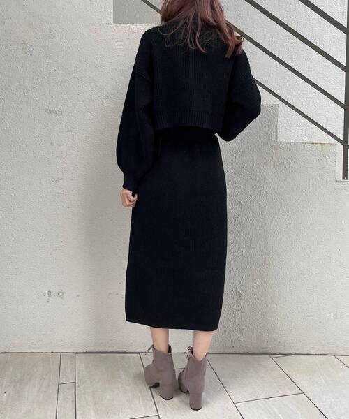 MAJESTIC LEGON(マジェスティックレゴン)の「ショートボリュームニット(ニット/セーター・レディース・アイボリー/ベージュ/ブラック/サンドベージュ/オフホワイト・SMALL/MEDIUM)」の19枚目の写真