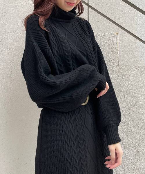 MAJESTIC LEGON(マジェスティックレゴン)の「ショートボリュームニット(ニット/セーター・レディース・アイボリー/ベージュ/ブラック/サンドベージュ/オフホワイト・SMALL/MEDIUM)」の8枚目の写真