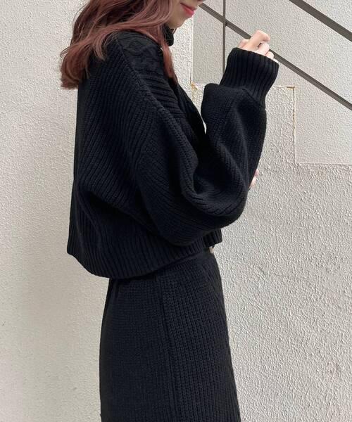 MAJESTIC LEGON(マジェスティックレゴン)の「ショートボリュームニット(ニット/セーター・レディース・アイボリー/ベージュ/ブラック/サンドベージュ/オフホワイト・SMALL/MEDIUM)」の15枚目の写真