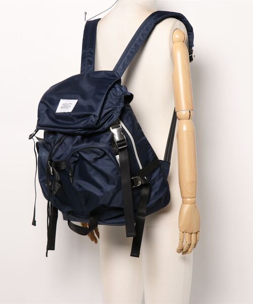 PRODUCTY WARRANTY（プロダクティワランティ）の「【PRODUCTY WARRANTY】 ダブルポケット メタル フラップ リュック（バックパック/リュック・メンズ・チャコール/ブラック/ネイビー・FREE）」の5枚目の写真