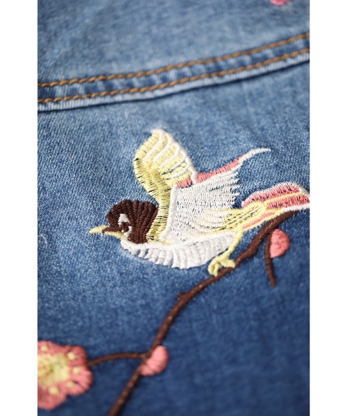 cawaii（カワイイ）の「超伸縮　梅の花刺繍デニムジャケット（デニムジャケット・レディース・ネイビー・FREE）」の5枚目の写真