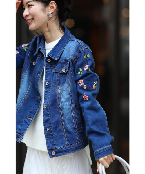 cawaii（カワイイ）の「超伸縮　梅の花刺繍デニムジャケット（デニムジャケット・レディース・ネイビー・FREE）」の2枚目の写真