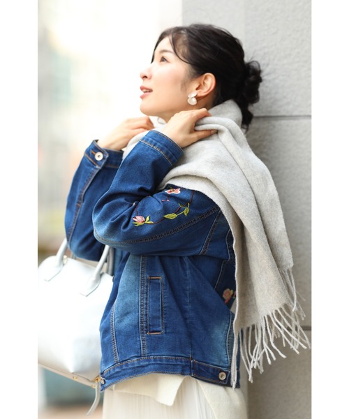 cawaii（カワイイ）の「超伸縮　梅の花刺繍デニムジャケット（デニムジャケット・レディース・ネイビー・FREE）」の3枚目の写真