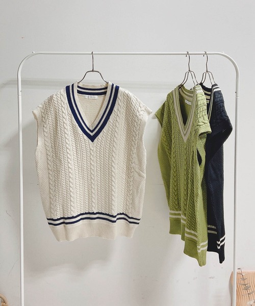 AS KNOW AS plus（アズノゥアズプラス）の「●ケーブルチルデンベスト（ベスト・レディース・ブラック/グリーン/アイボリー・FREE）」の2枚目の写真