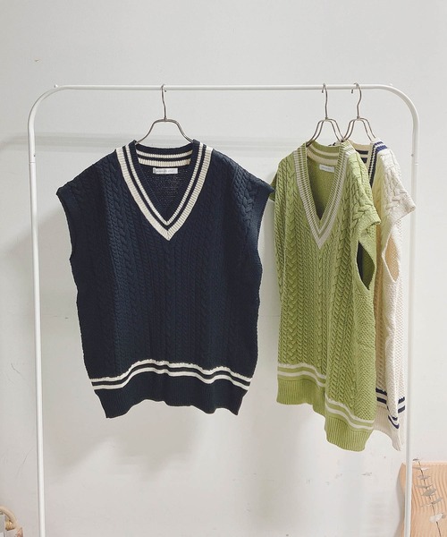 AS KNOW AS plus（アズノゥアズプラス）の「●ケーブルチルデンベスト（ベスト・レディース・ブラック/グリーン/アイボリー・FREE）」の3枚目の写真