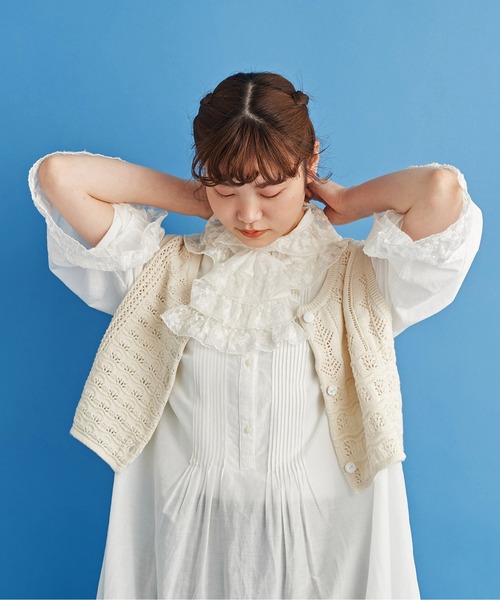 Malle(マル)の「malle チュール刺繍 ジャボ(付け襟・レディース・オフホワイト/ブラック・FREE)」の4枚目の写真