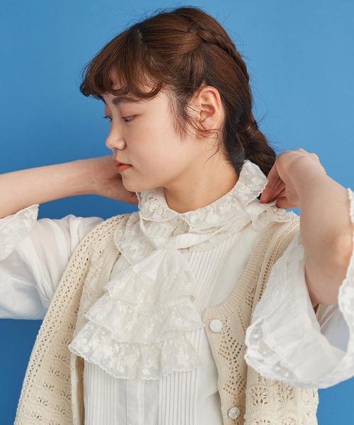 Malle(マル)の「malle チュール刺繍 ジャボ(付け襟・レディース・オフホワイト/ブラック・FREE)」の5枚目の写真