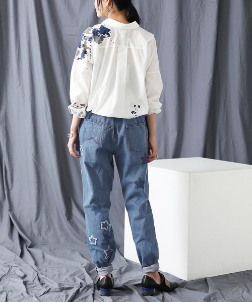 カットソー￥14,850／オーシバル（オーシバルトウキョウ）、デニムパンツ￥2,990／ノアールレーベル（オシャレウォーカー）、スリッポン￥44,000／ベネクシー（ベネクシーカスタマーサービス）  | 大人のおしゃれ手帖web オシャレウォーカー ノアール デニム オシャレウォーカーデニムパンツ