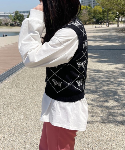 PairPair(ペアペア)の「バタフライジャガードベスト(ベスト・レディース・ブラック/ライトベージュ/グレイッシュブルー・フリー)」の5枚目の写真