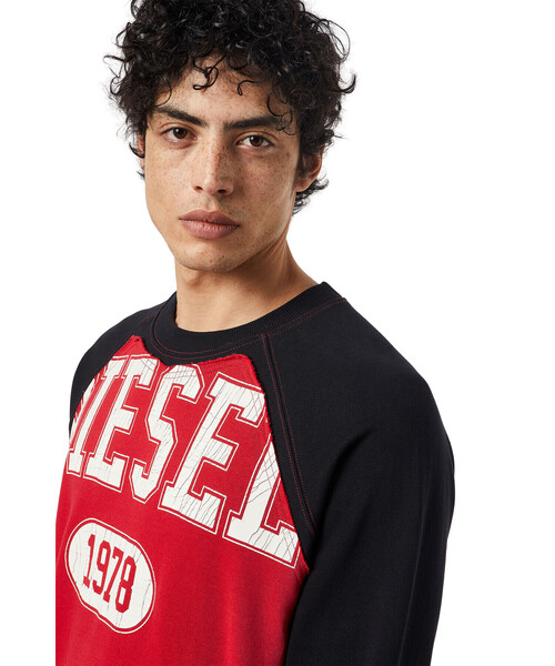 DIESEL(ディーゼル)の「メンズ スウェット プルオーバー クラックプリント(スウェット・メンズ・グリーン/ブラック系その他/ブルー・XX-LARGE/MEDIUM/LARGE/SMALL/X-LARGE/X-SMALL)」の6枚目の写真