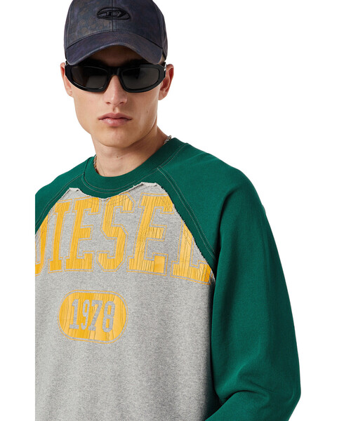 DIESEL(ディーゼル)の「メンズ スウェット プルオーバー クラックプリント(スウェット・メンズ・グリーン/ブラック系その他/ブルー・XX-LARGE/MEDIUM/LARGE/SMALL/X-LARGE/X-SMALL)」の16枚目の写真