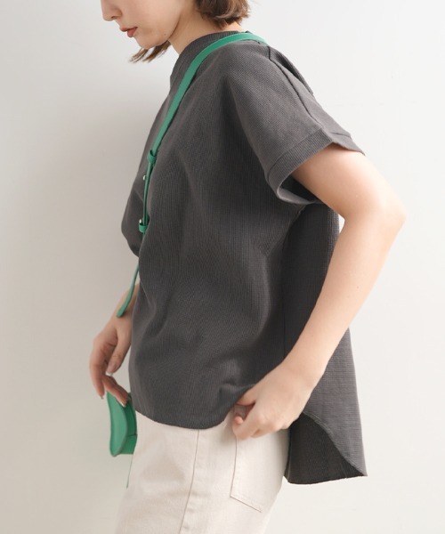 Futier land(フューティアランド)の「ワッフルVネックTシャツ(Tシャツ/カットソー・レディース・ホワイト/ブラック/チャコールグレー/モカ・MEDIUM)」の5枚目の写真